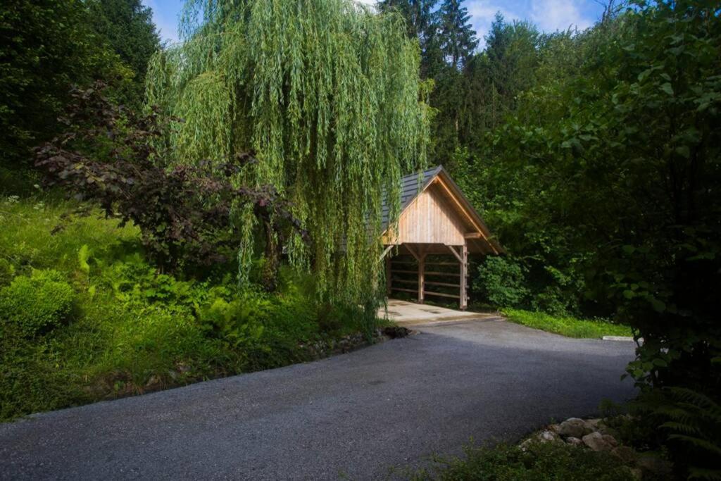 Cottage In The Woods - Lake Bohinj ภายนอก รูปภาพ